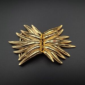 Couture Vintage Gold Belt Buckle - Signed ☀️ 3/$40